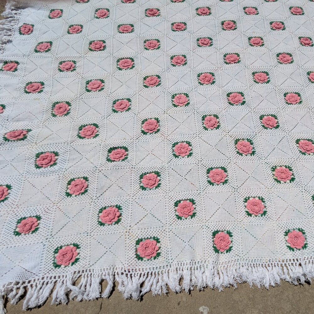 Vintage Hand Crocheted Cotton Bedspread-1954 Rose Bower Pattern-White Pink Green - Picture 3 of 15